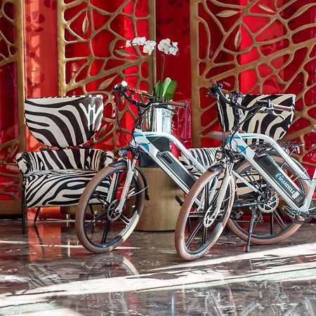 Emporium Hotel South Bank Brisbane Exterior photo Bicycles at the lobby