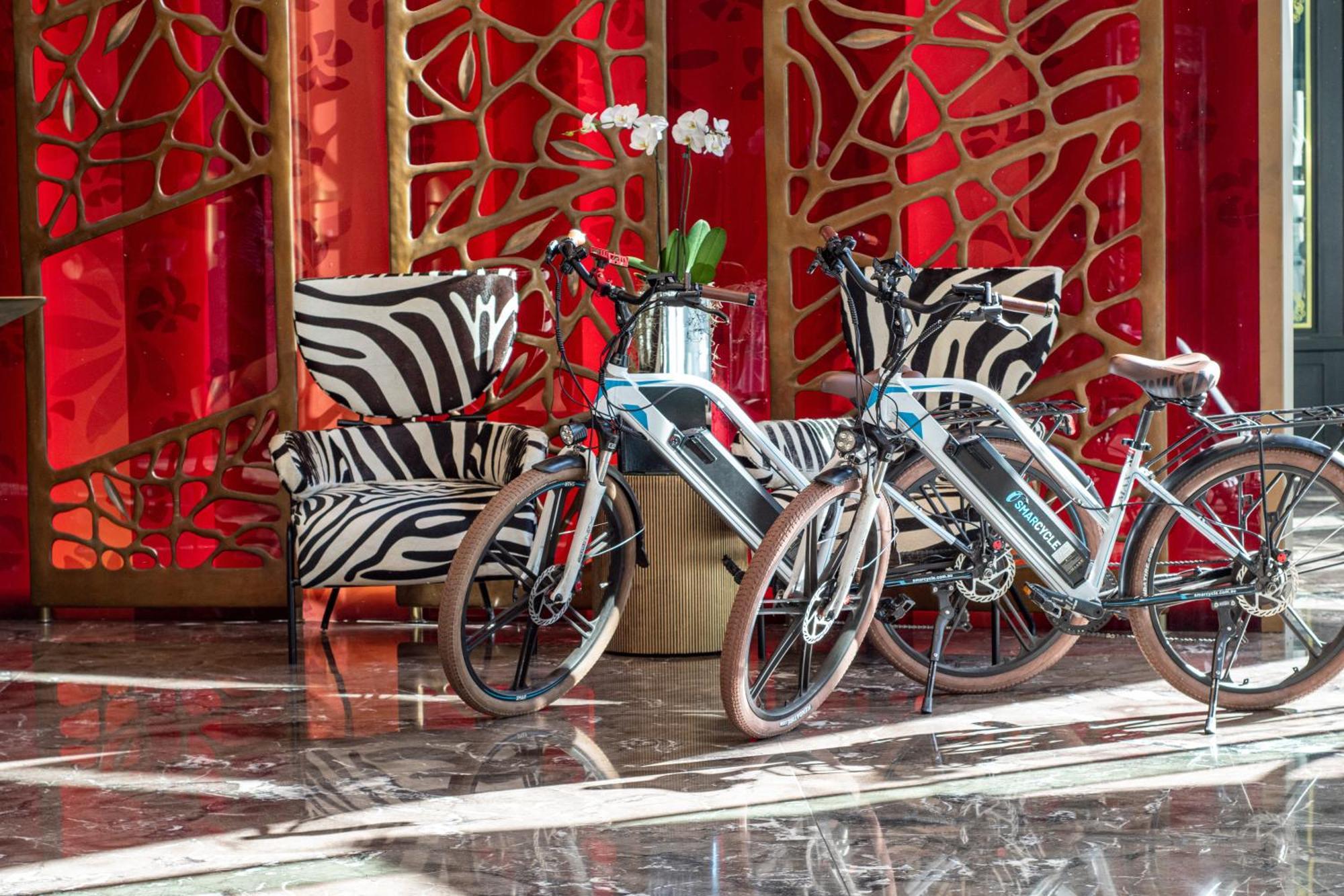 Emporium Hotel South Bank Brisbane Exterior photo Bicycles at the lobby